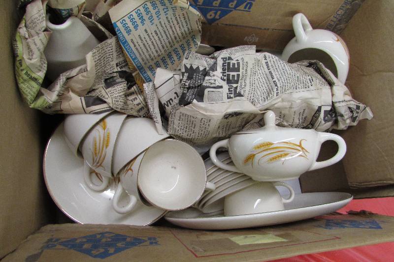 lot 381 image: BOX OF GOLDEN WHEAT DISHES, BAG OF SILVERWARE