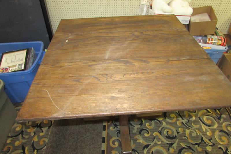 lot 393 image: VINTAGE TABLE, NEEDS A LITTLE TLC