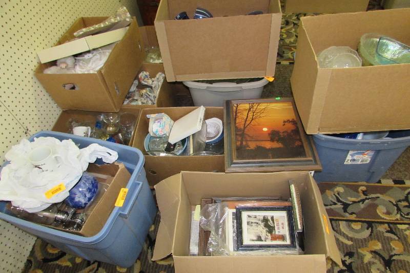 lot 397 image: VERY LARGE LOT OF HOUSEHOLD ITEMS