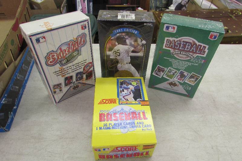 lot 399 image: BASEBALL CARDS