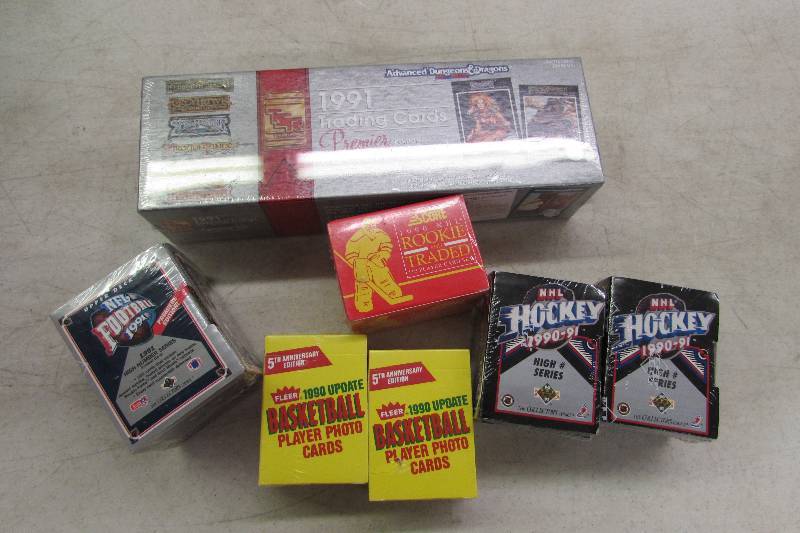 lot 401 image: TRADING CARDS