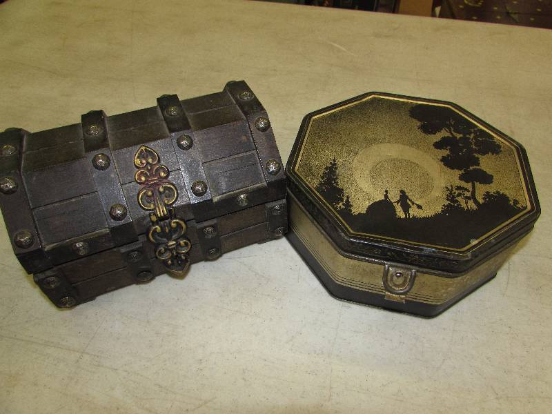 lot 405 image: VINTAGE TO NEWER JEWELRY AND WATCHES