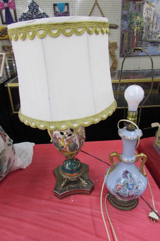 lot 407 image: TWO VINTAGE TABLE LAMPS, 1 HAS A SHADE