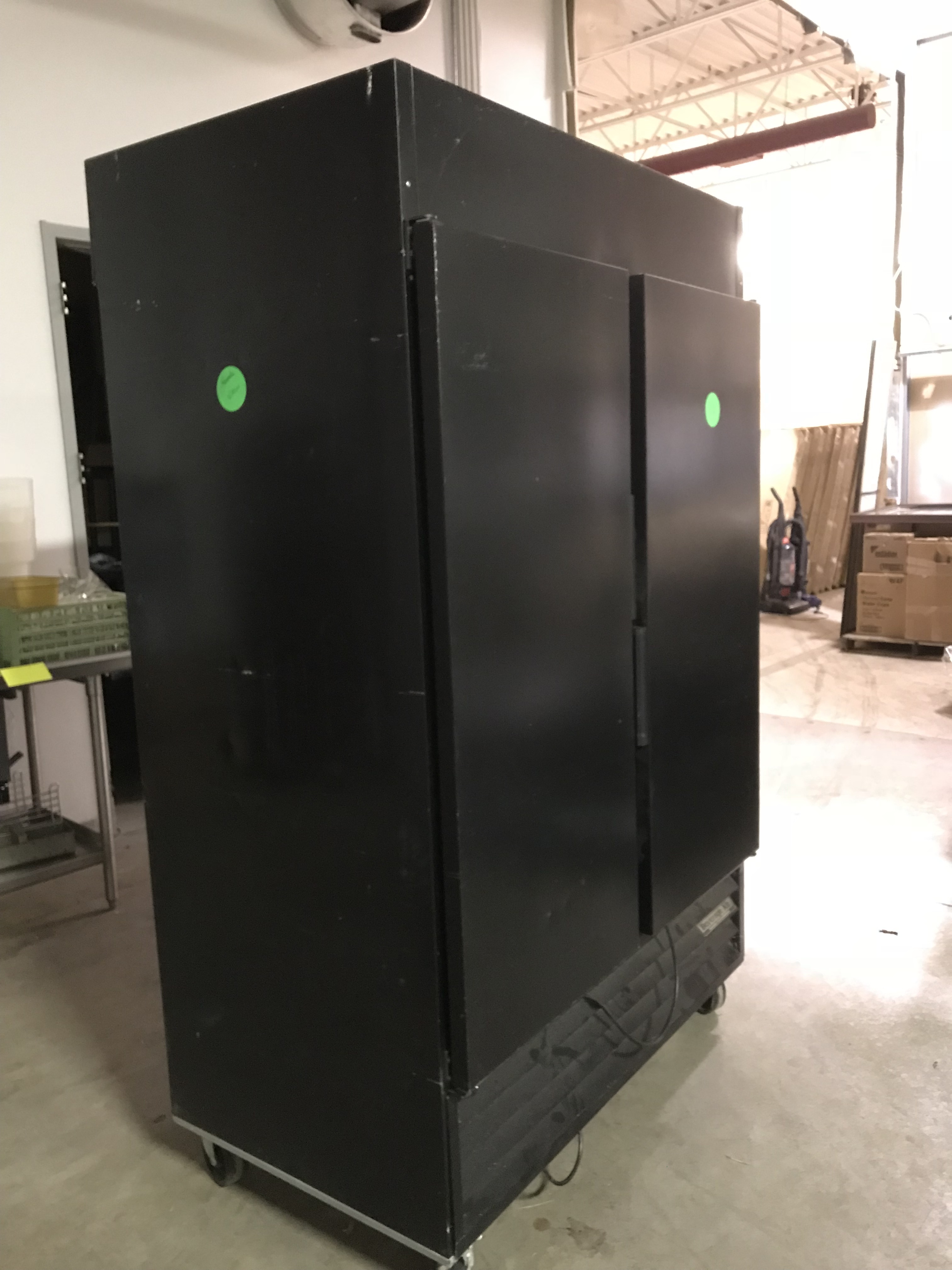 lot 23 image: Beverage Air, Mod #MT45RL, pass-thru commercial refrigerator, Runs Cools