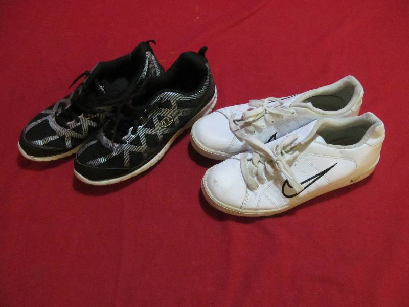 lot 7 image: shoes
