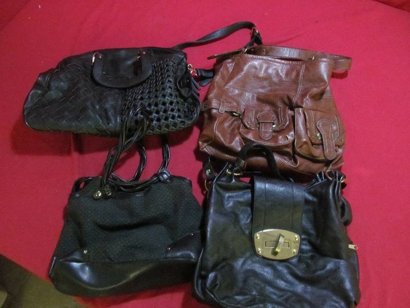 lot 8 image: handbags