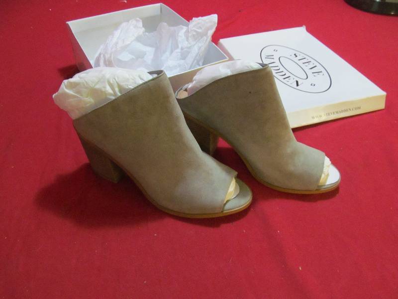 lot 10 image: Steve Madden shoes