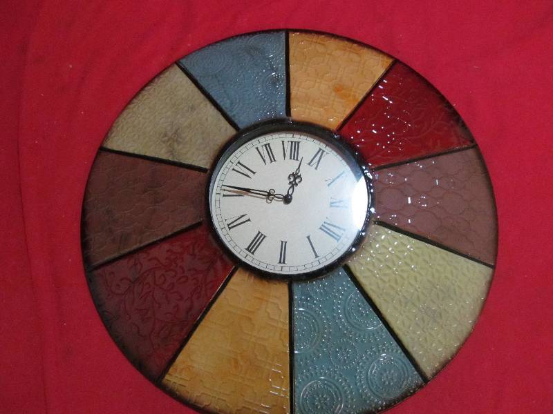 lot 17 image: wall clock