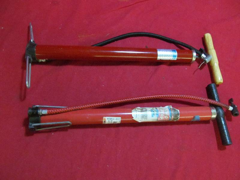 lot 25 image: hand pumps