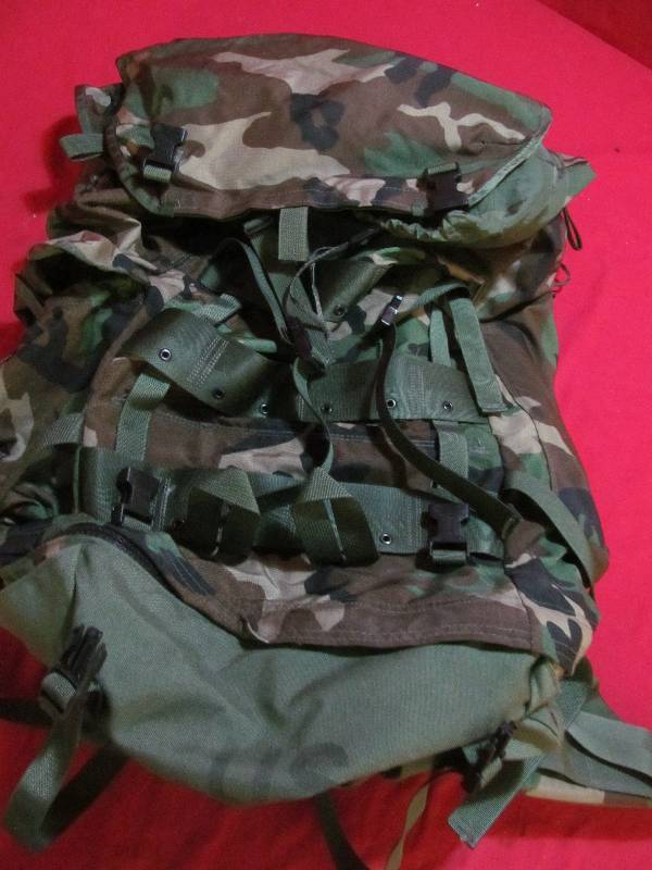 lot 32 image: Army field pack