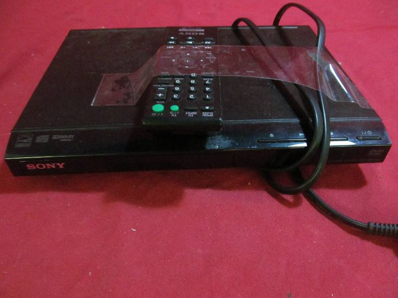lot 33 image: Sony CDDVD player