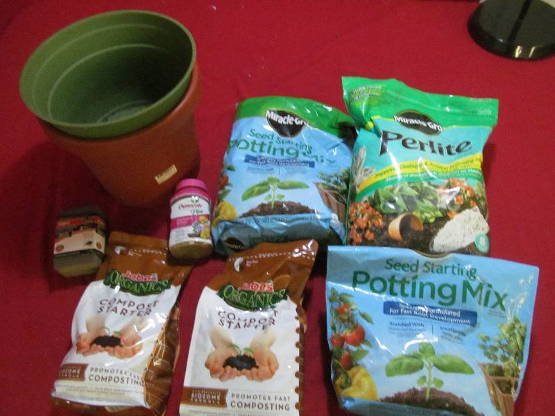 lot 38 image: flower pots, potting soil, compost starter