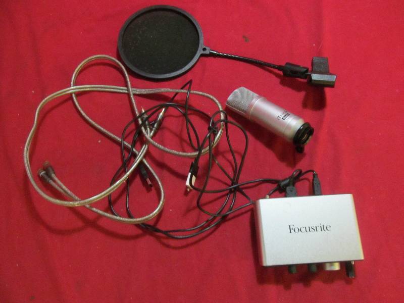 lot 39 image: Focus rite audio engineering I track solo