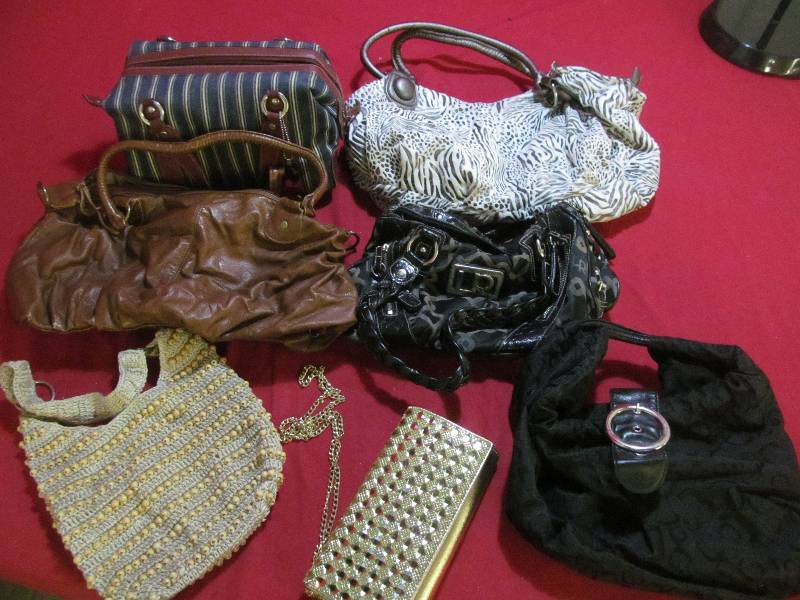 lot 41 image: purses