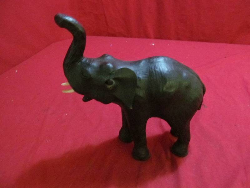 lot 43 image: Mantle dcor