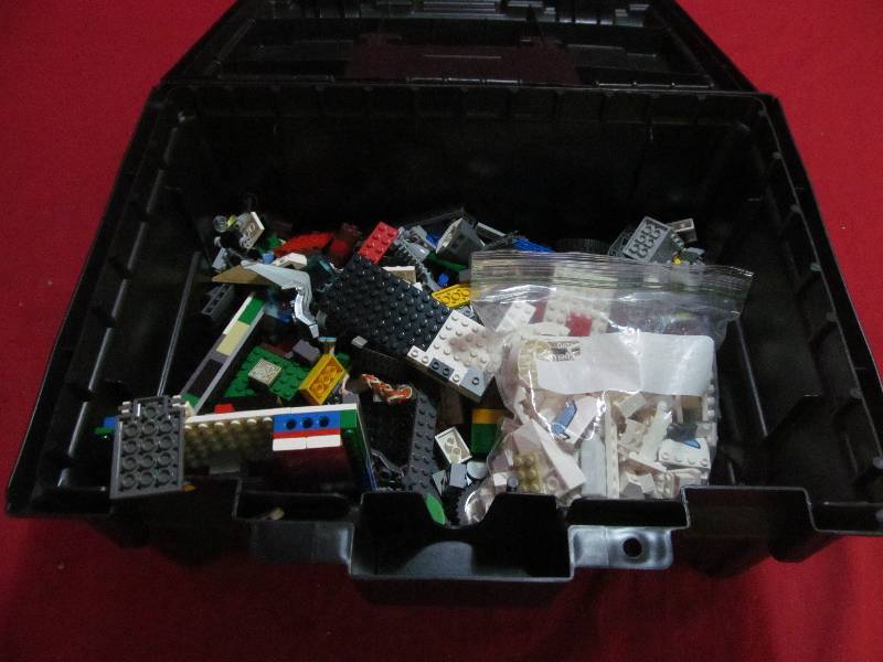 lot 59 image: Legos, storage case