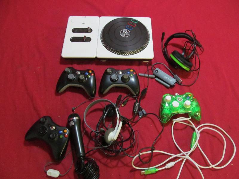 lot 62 image: Xbox 360 items,DJ Hero, Guitar Hero Microphone