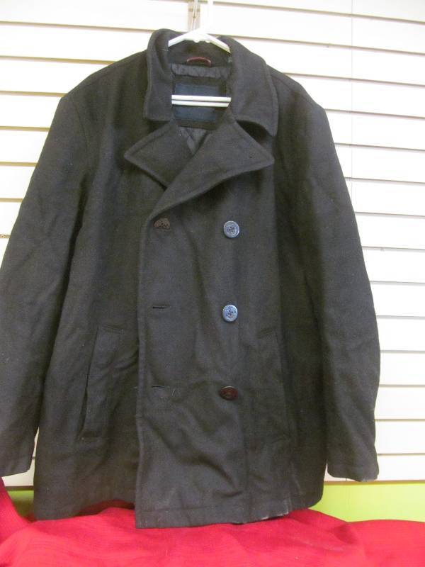 lot 82 image: Tommy Hilfiger wool coat