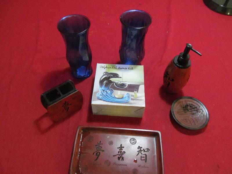 lot 88 image: soap set. Oil burner kit, vases