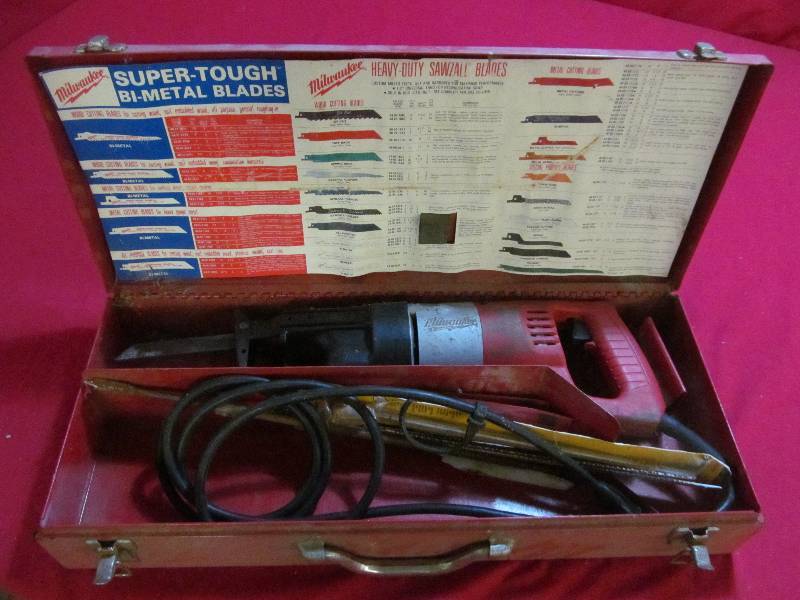 lot 98 image: Milwaukee electric sawzall