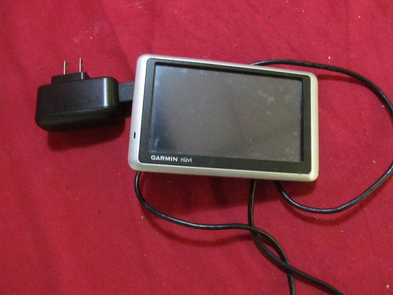 lot 106 image: Garmin Nuvi GPS