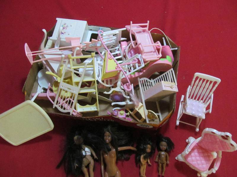 lot 108 image: dolls, doll furniture