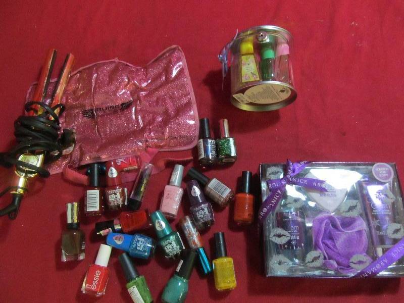lot 119 image: nail polish, gift set, hair styling tool