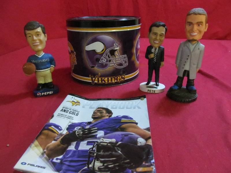 lot 125 image: bobble heads, Vikings tin ,playbook