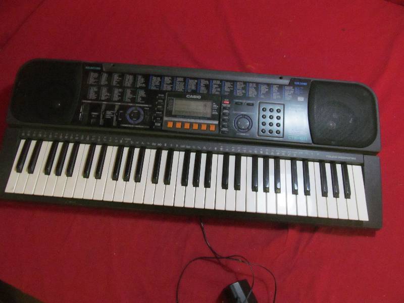lot 135 image: Casio total response keyboard