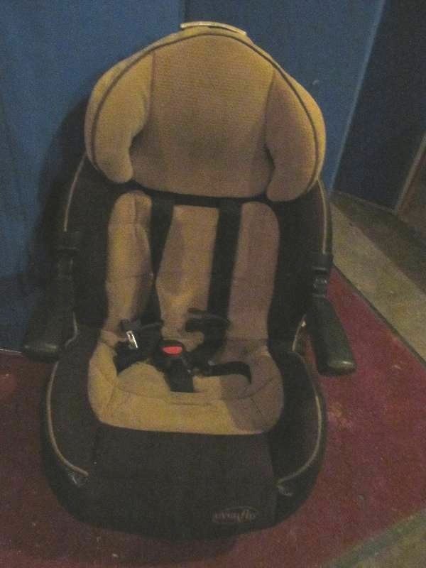 lot 147 image: evenflo car seat