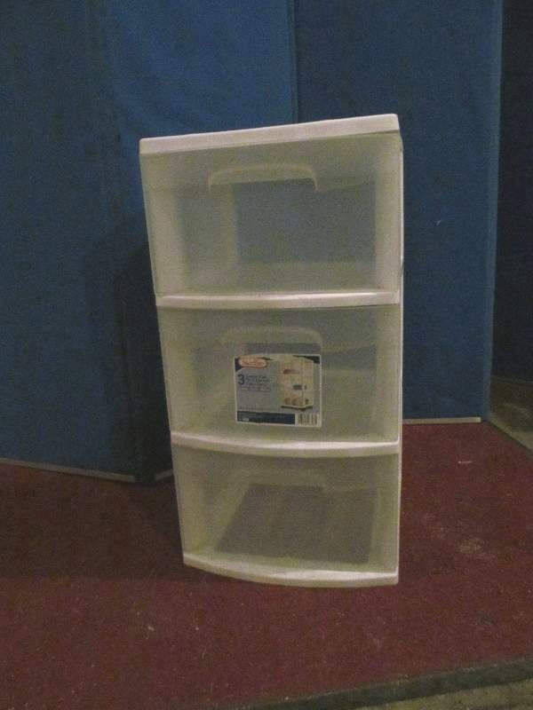 lot 148 image: Sterlite storage bin
