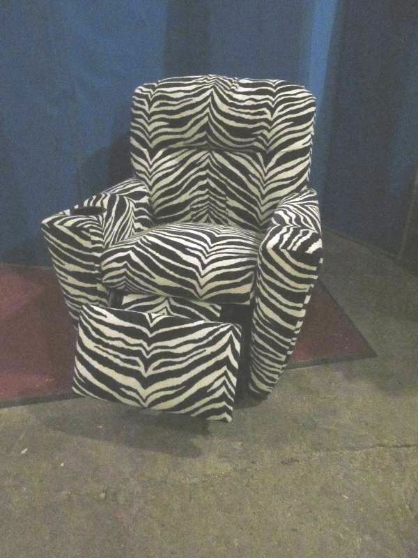 lot 154 image: childrens recliner