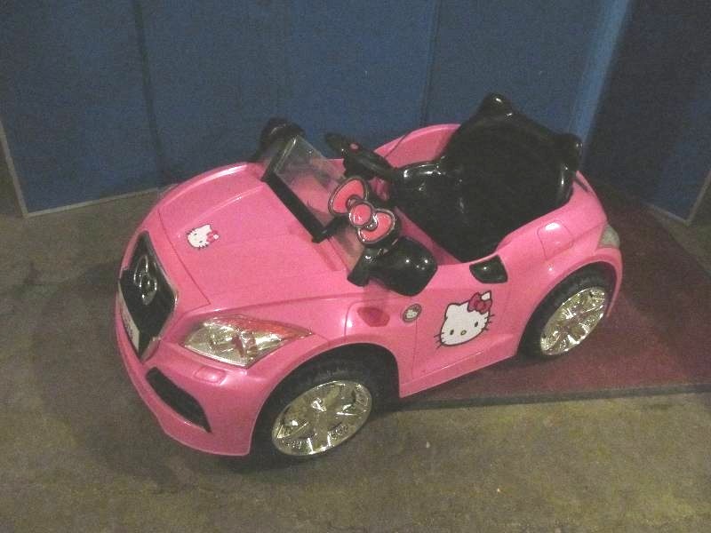 lot 160 image: Hello Kitty car