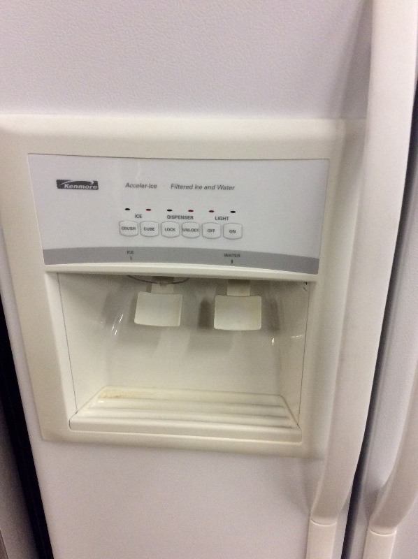 lot 3 image: Kenmore White Side By Side With Water And Ice