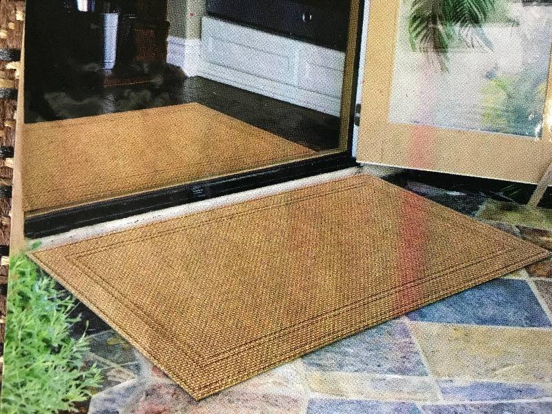 lot 349 image: Apache 30X47 Manhattan Mat, Retail$13.99
