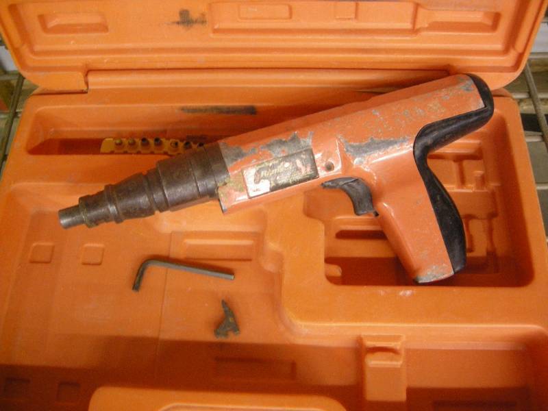 lot 75 image: Ramset Cobra Powder Actuated Gun