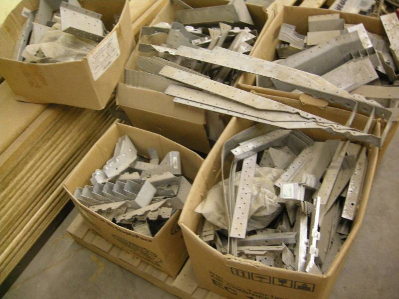 lot 200 image: Variety of Hanger Brackets