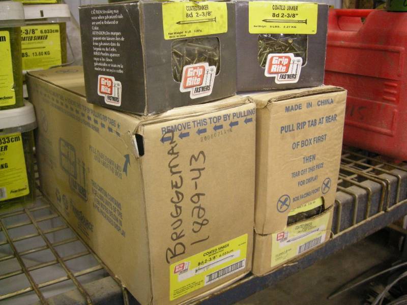 lot 211 image: 90lbs 8d 2-38 Coated Sinker Nails