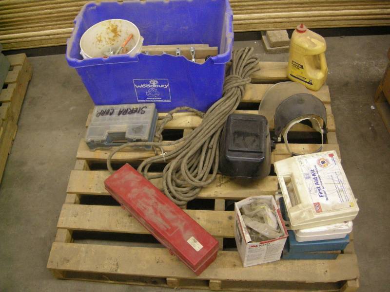 lot 221 image: Misc Shop Items