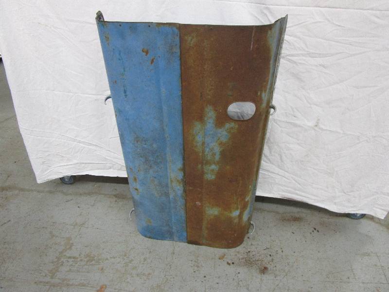 lot 10 image: Fordson Tractor Hood