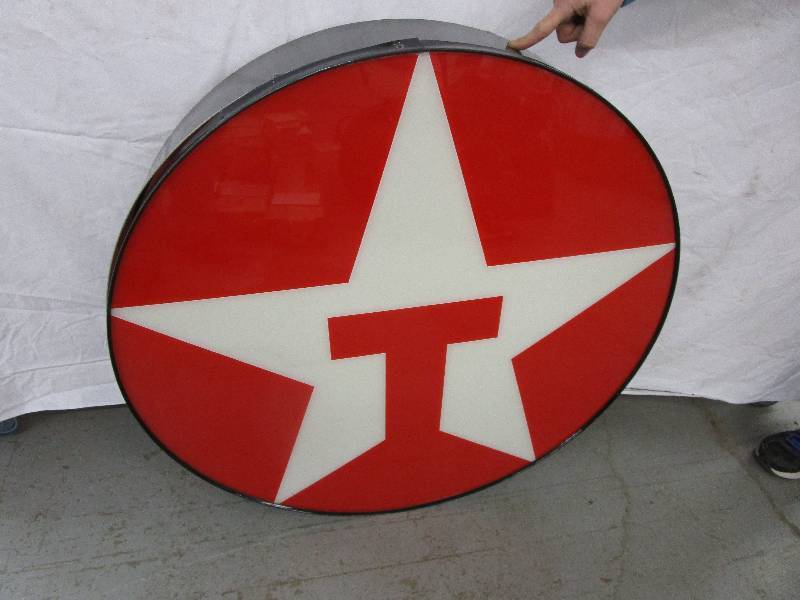 lot 27 image: Texaco Lighted Sign not tested