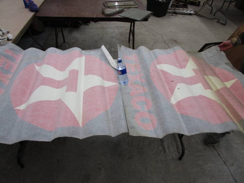 lot 28 image: 2 Texaco Decals
