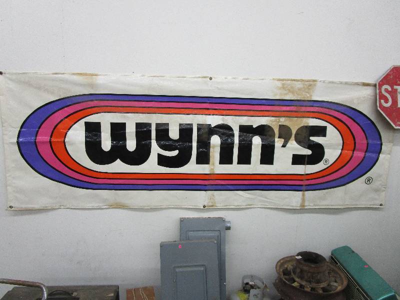 lot 34 image: Plastic WYNNS