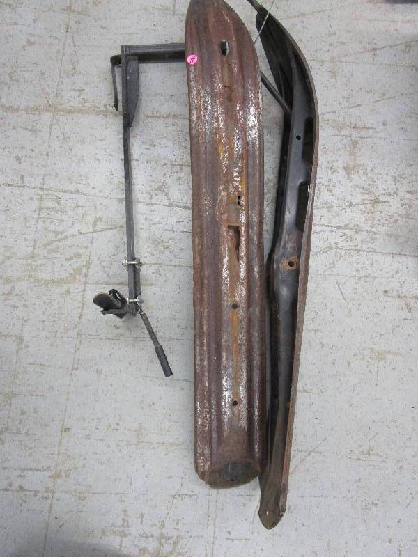 lot 38 image: Snowmobile Ski