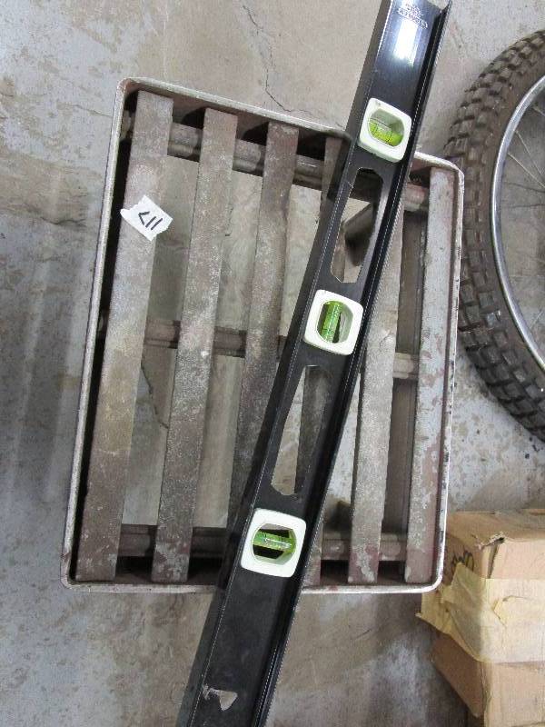 lot 61 image: Metal Step stool and 2 foot level