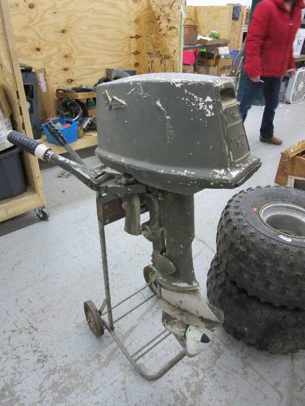 lot 72 image: 5.5 Sea-Horse Motor with Aluminum Stand