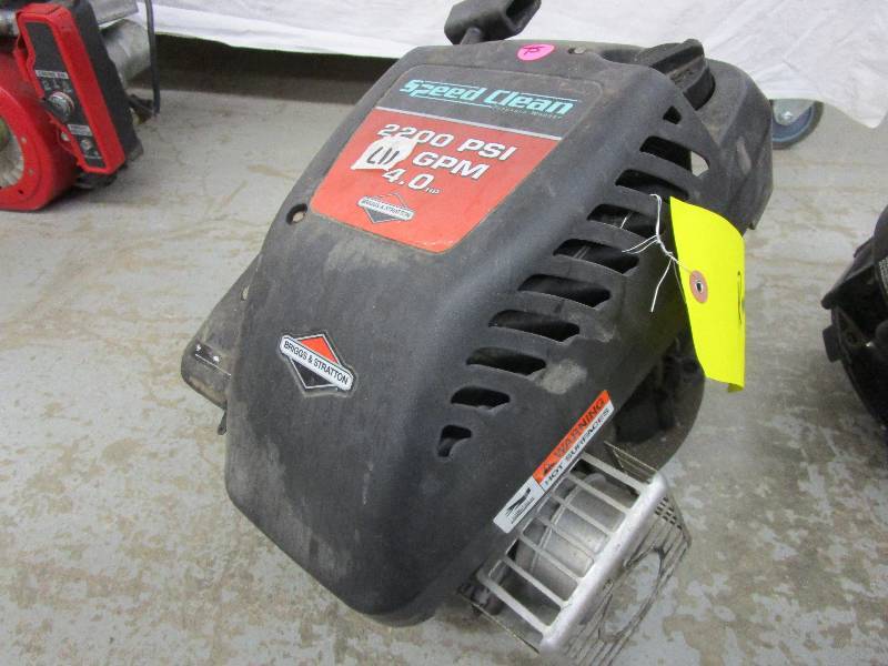 lot 75 image: 4 HP Briggs & Stratton Motor - Runs