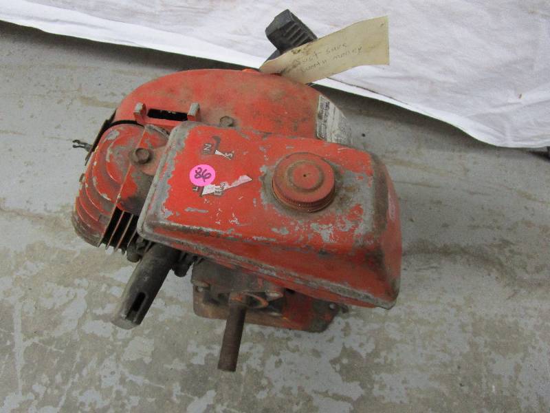 lot 86 image: Panther 2.5 HP Motor - Complete Motor but unsure if it runs