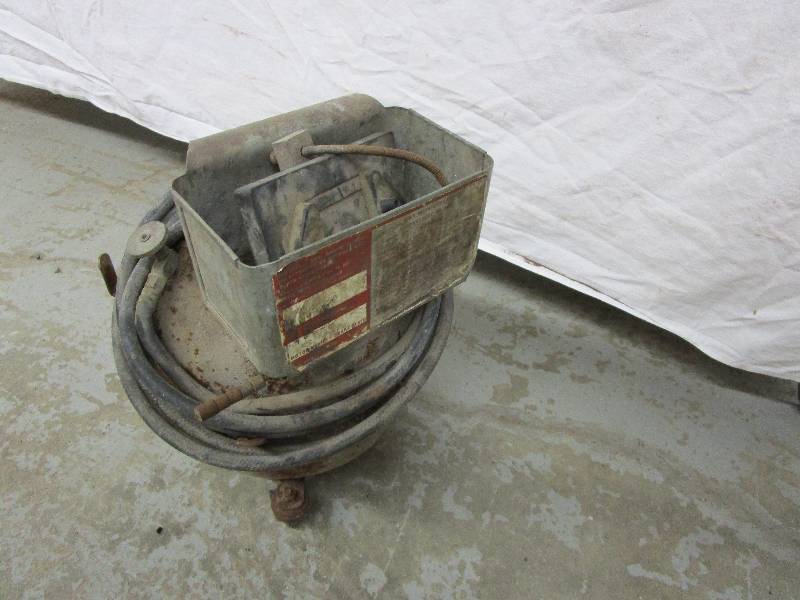 lot 91 image: Pressurized Brake Cleaner Tool - Untested