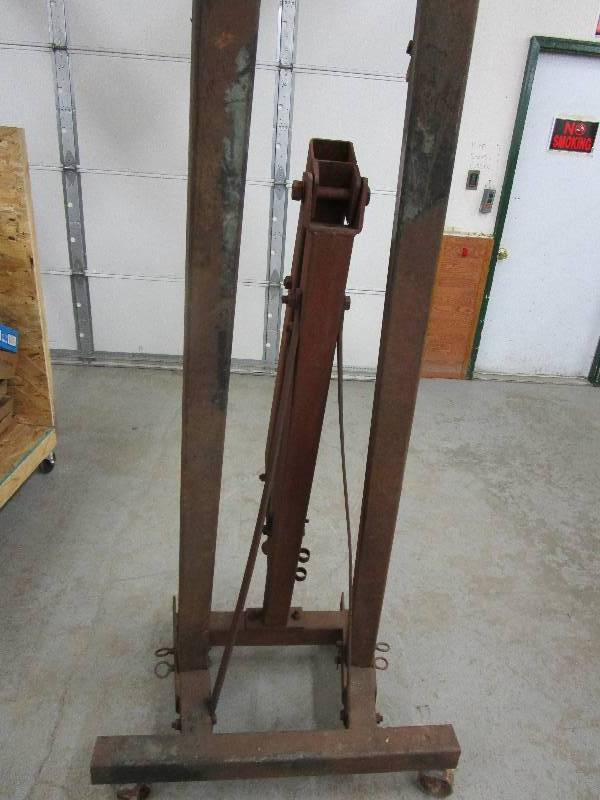 lot 95 image: Engine Hoist - Needs Hyd. Cyl.